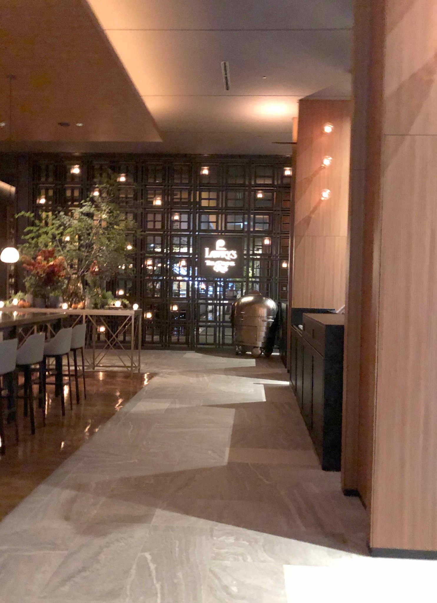 相原実貴 エレベーター降りて左 連載中 チーズ12月号に５ ９最新94話掲載中です 二人のデート先モデルにさせて戴いたお店も一緒にご披露しますね ローストビーフが美味しかったです モモエ アーサー ５時９時