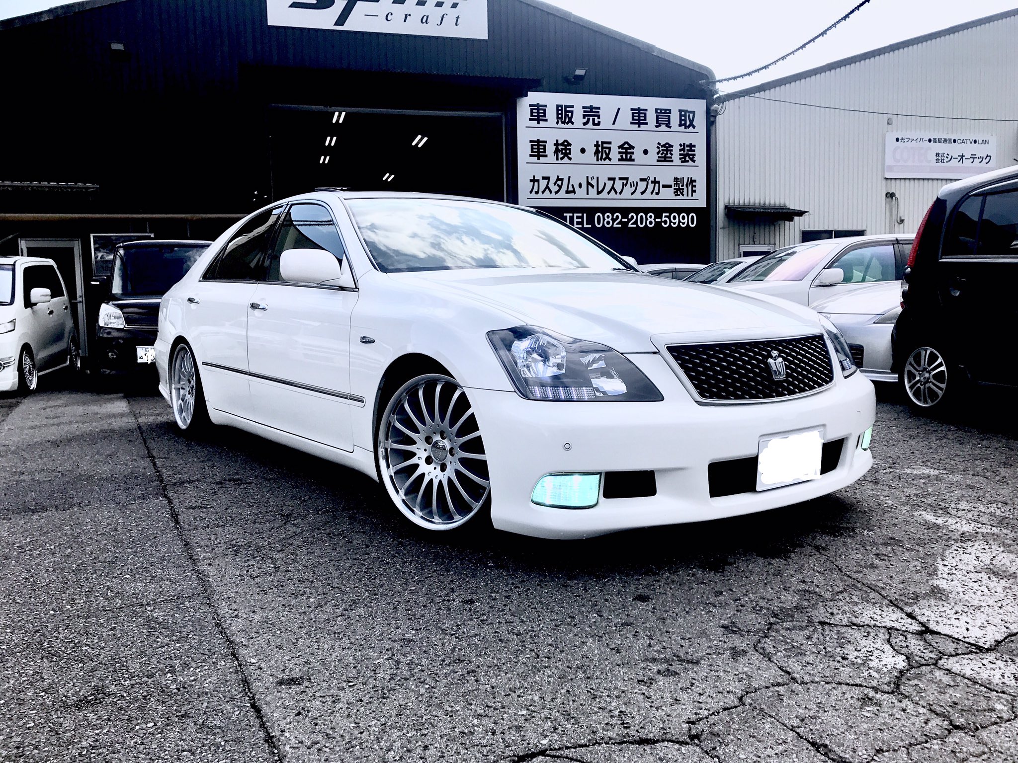 Twitter 上的 安藤さとし 足回り ライト類 マフラーなどなどカスタムした18クラウン 納車しました これから販売車などなど更新していこうと思います 興味ない方すいません 更新に飽きたらやめます 笑 クラウン ゼロクラ カスタムカー販売 中古車販売