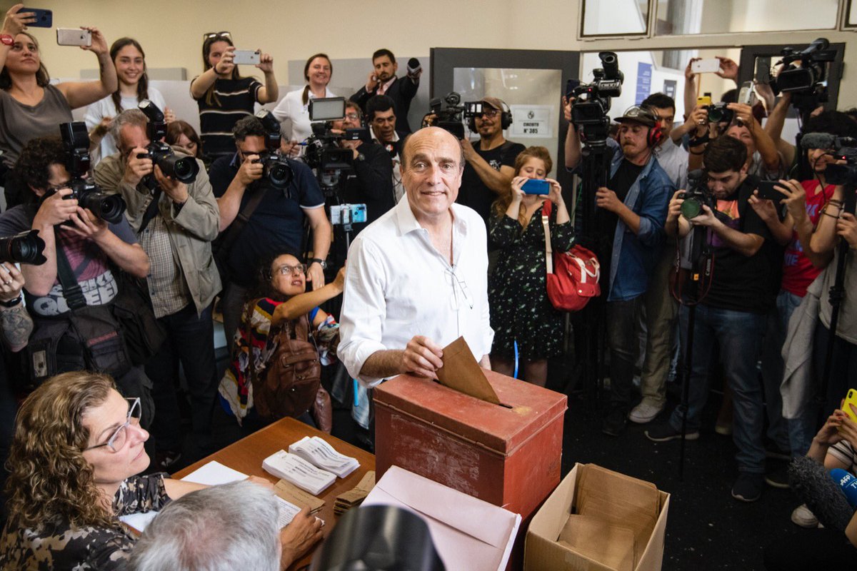 Votó nuestro candidato 🥰
Es una jornada decisiva y acá se deja el corazón y el compromiso✊
Tenemos confianza en su experiencia y en sus certezas para que el Uruguay siga avanzando⏭🇺🇾
¡Vamo’ arriba, Pelado! 
El pueblo está contigo <a href="/Dmartinez_uy/">Ing. Daniel Martínez</a>  
#MartínezPresidente