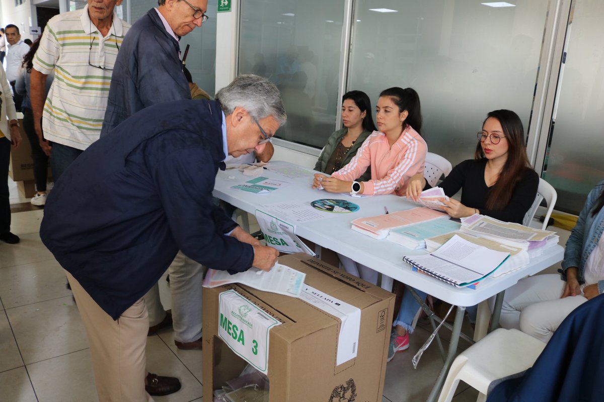 LeonidasLopez_'s tweet photo. Nuestro voto tiene el poder de  darle a Ibagué más y mejores oportunidades. Quiero gobernar a Ibagué con manos limpias y visión de una ciudad moderna. ¡Démonos todos esa oportunidad!#LeonidasLópezAlcalde https://t.co/3E7io8iH1L