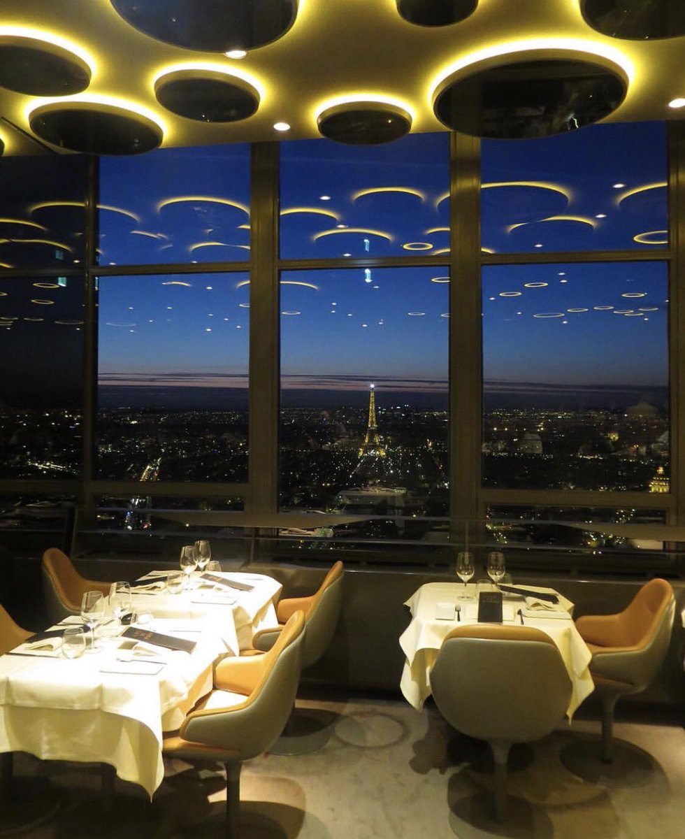 Le Ciel de Paris (Tour Maine Montparnasse, 56e étage), la vue magnifique  vous pouvez prendre le petit déjeuner là-bas, prix : vous vous doutez bien que c’est pas gratuit mais ça en vaut le coup