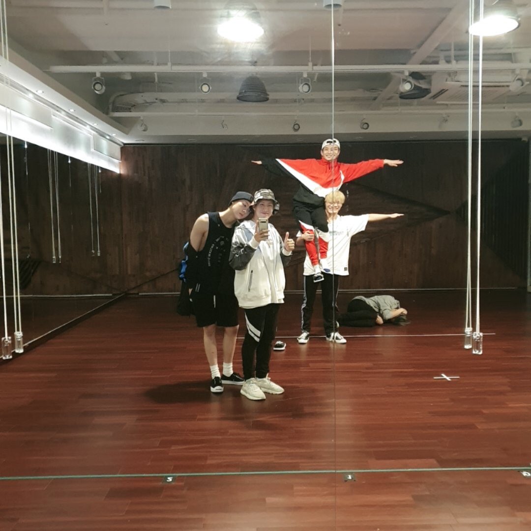 flutteryfrens's tweet photo. let’s break this picture down. moonbin carrying myungjun like a cheerleader, jinjin lookin like a wholesome dad w his hat, ..sanha ..... a rebellious teen, and rocky having an existential crisis on the floor https://t.co/sw3pb5Hz6R