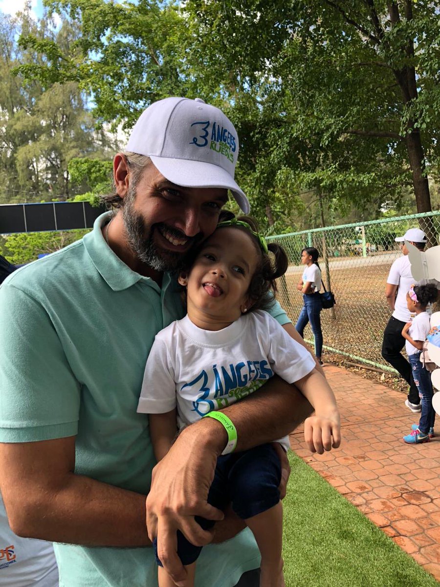 clunag's tweet photo. Celebrando el dia mundial de la paralisis cerebral con mi luchadora incansable #cpworldday #catalinalunasoto #cpwarrior https://t.co/Efc5LznJ6r