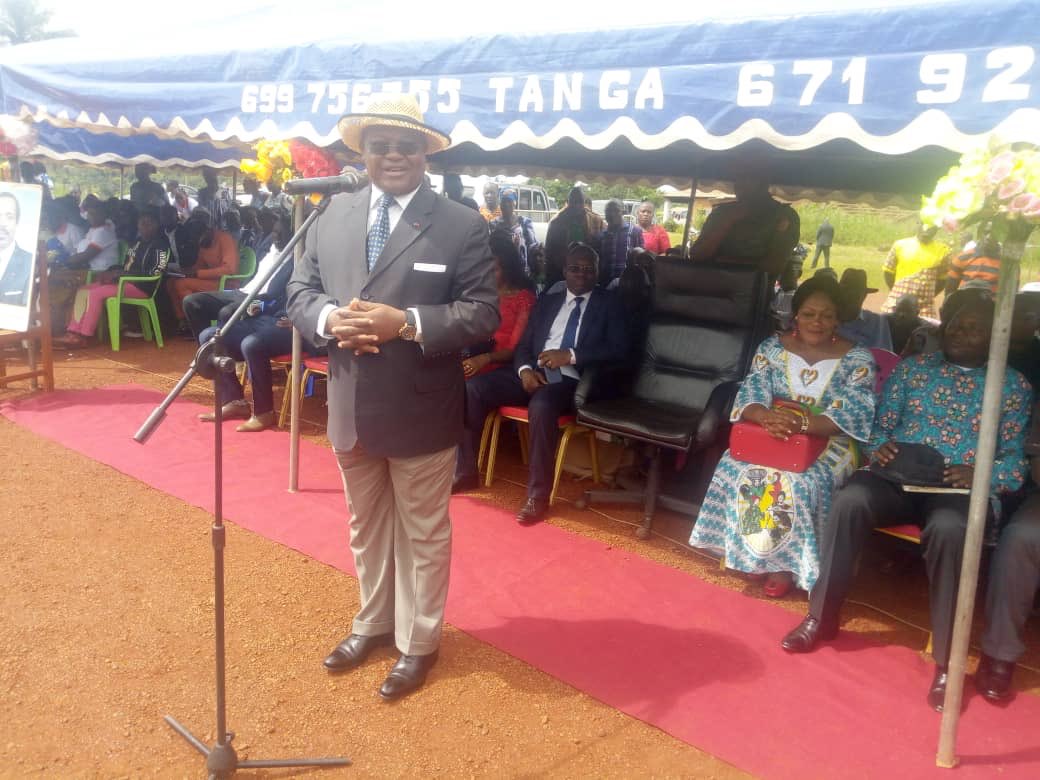 JosephLE_'s tweet photo. En 2016, j’avais pris l’engagement de faire former 20.000 personnes en informatique à l’Est, avec le précieux concours du Centre d’Excellence Technologique Paul BIYA (IAI-Cameroun). Le constat fait ce jour à Doume est que cet objectif est atteint. Nouveau cap: 50.000 personnes! https://t.co/78WIEA6Edo