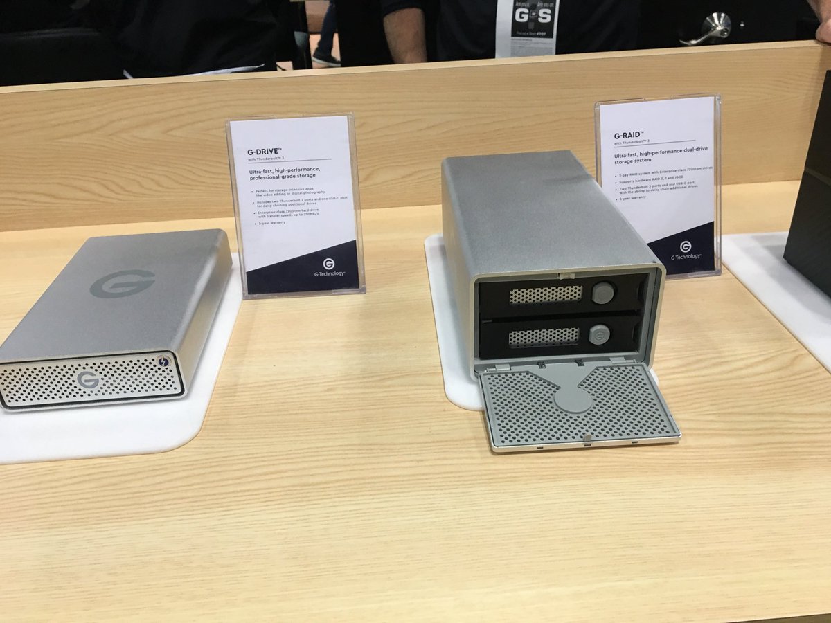 dronepodcast's tweet image. Tools to help you become a more well-rounded photographer #photoplus expo NYC. #matterport (3-d capture) #gtechnology (photo/video backup!!) #lumecube (drone lights &amp;amp; strobes) #peakdesign (travel bags) #hexbrand (sling bag!)#dronepodcast #resultswithdrones