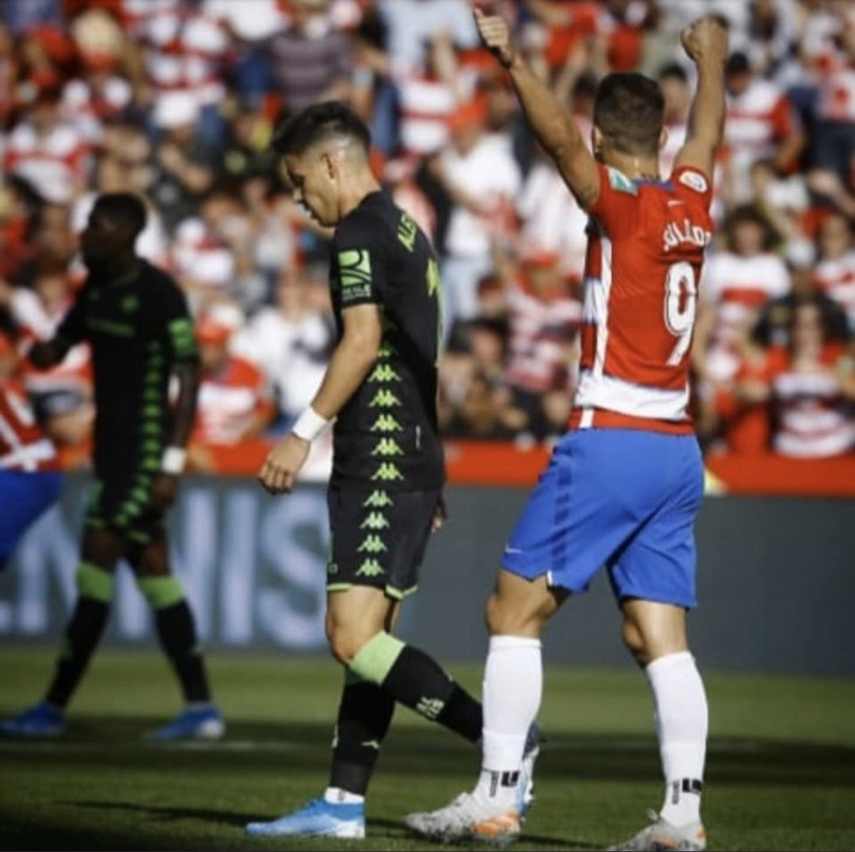 Esto es @GranadaCdeF  Y aquí no bajamos los brazos. Unidos de principio a fin. Otra victoria de todos. 💪🏻

#VamosmiGranada #EternaLucha 🔴⚪