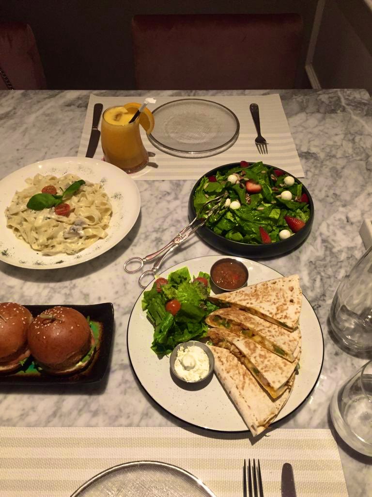 ذوق ☕ tweet media