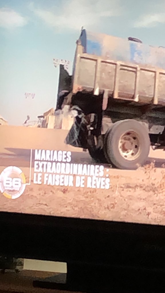 Yaya__09's tweet photo. « Mariages extraordinnaires » il n’y a pas comme un problème @66Minutes 🤔 #66minutes https://t.co/FR1whjw2FO