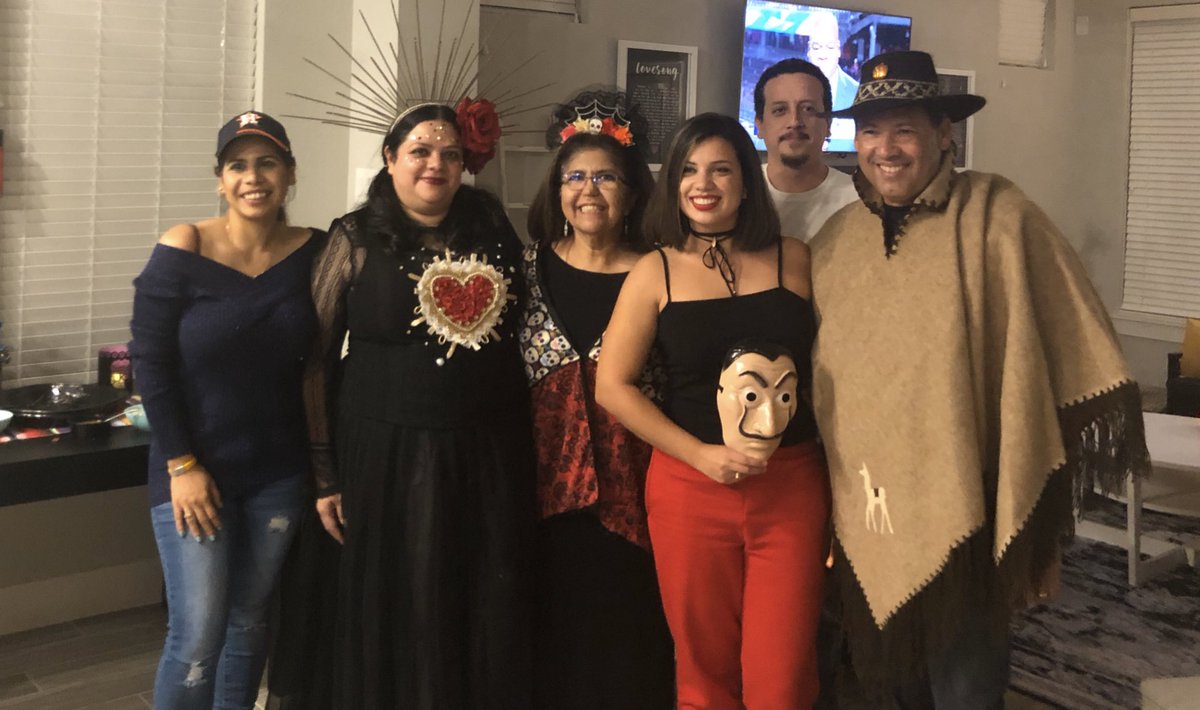 senoritagarcia_'s tweet photo. Kahla &amp; Anthony LOTE team bonding 🇻🇪🇲🇽🇸🇻🇨🇺 @LisnorysC @vduran77 @dagoduran5 @tmmartinez11 #mrcarruso https://t.co/AF0AtxMLrN