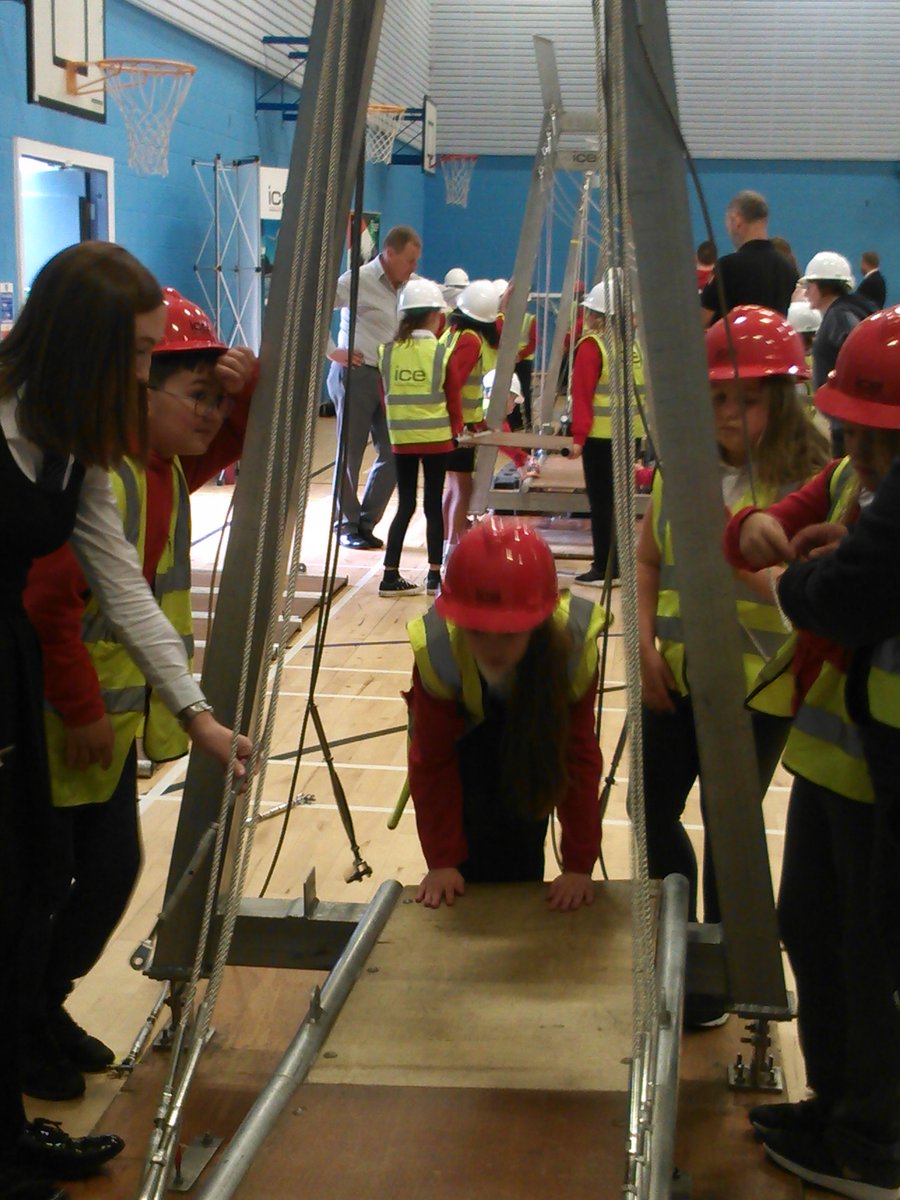 MrsV_Wyper's tweet photo. P6W had a wonderful time taking part in a 'Bridge Building' challenge @StirlingHS #WorldOfWork!
Have a look to see how much fun they all had! https://t.co/Mo4YRYBfa5