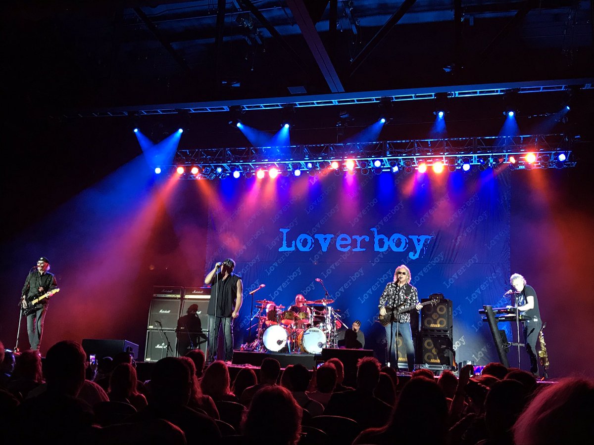 hdguy2012's tweet image. A fun night at the show and then the after show backstage. Thanks Jay!