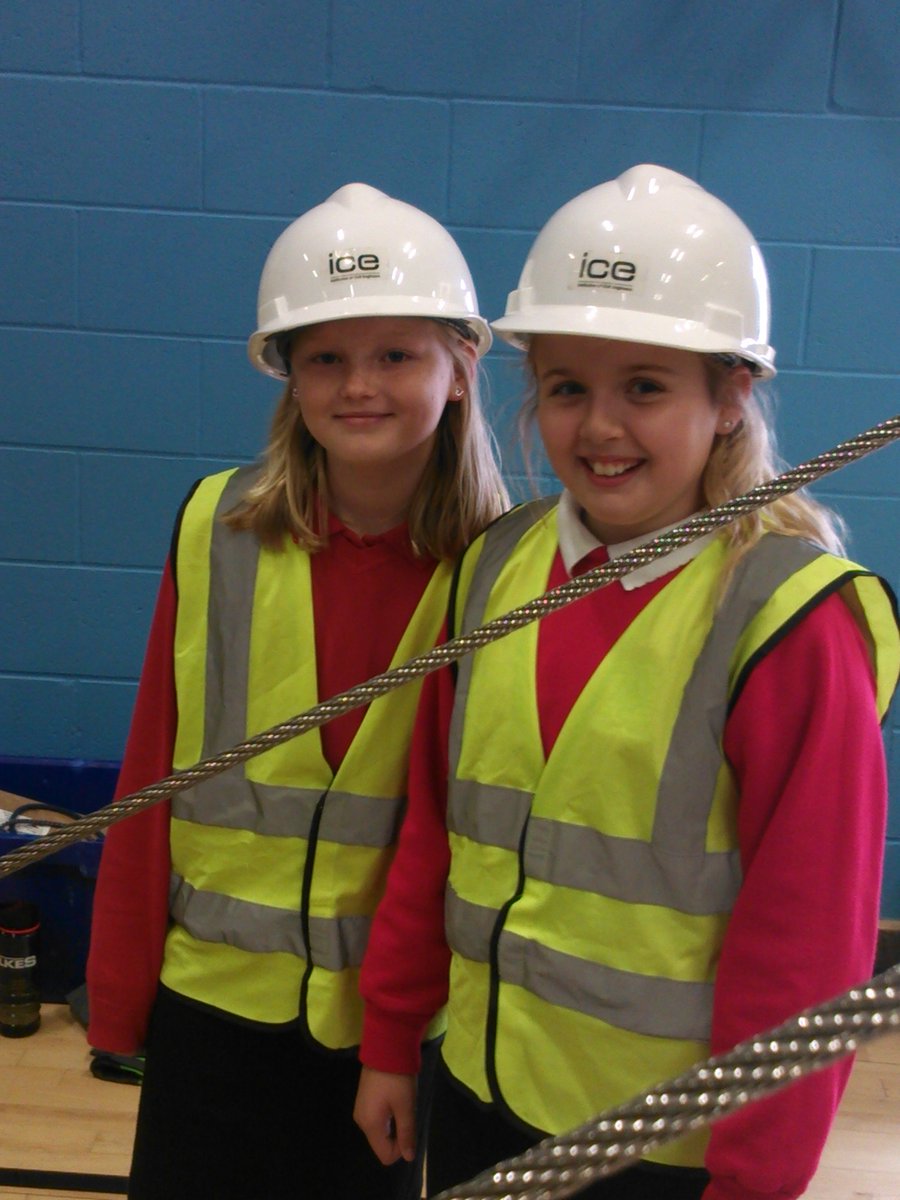MrsV_Wyper's tweet photo. P6W had a wonderful time taking part in a 'Bridge Building' challenge @StirlingHS #WorldOfWork!
Have a look to see how much fun they all had! https://t.co/HmM9kWyiBF