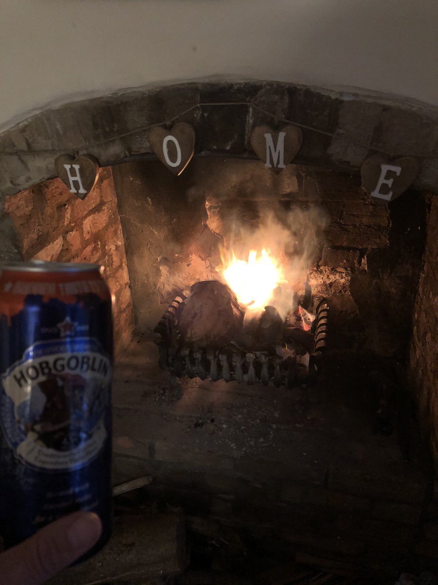 RPUffendell's tweet image. Sunday evening at the beginning of the second week of half term. Getting chillier out there! Burgers and wedges for tea #cozyfood #twoweekhalfterm #teacher5aday #Wellbeing