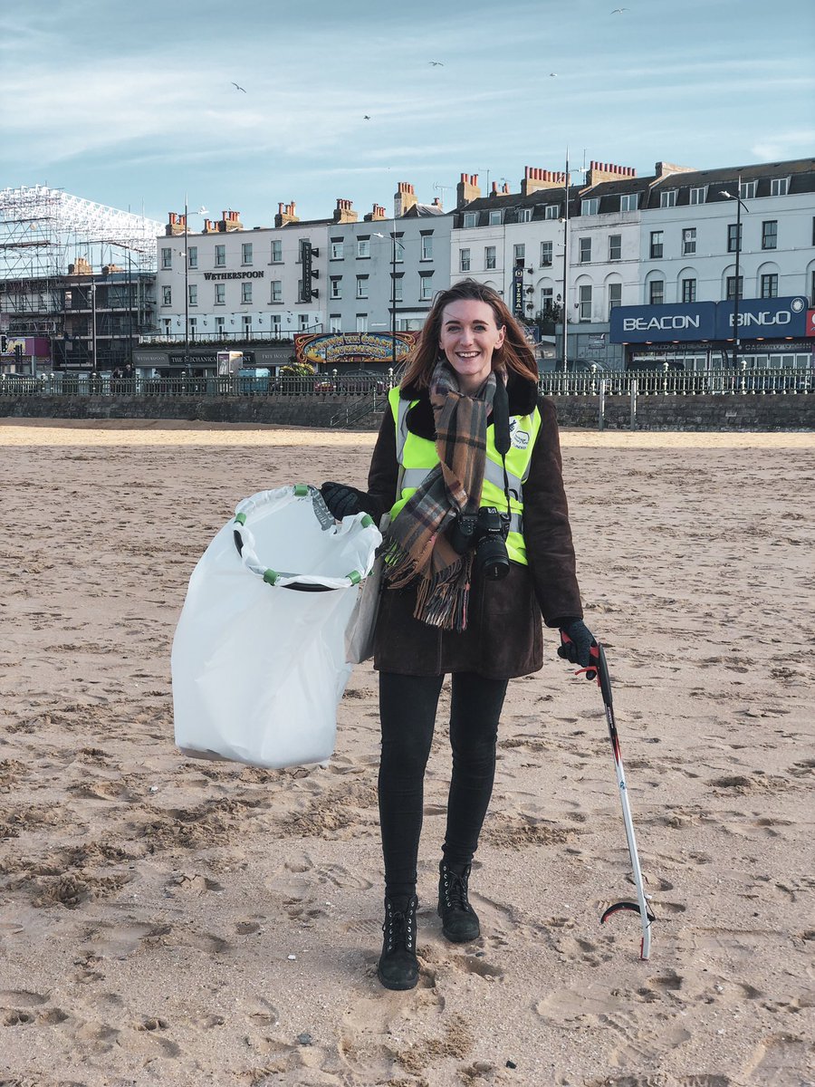 AD | Such a gorgeous day in Margate today with @visitengland. Learnt how to upcycle old clothes with a heat press, had lunch by the sea & did a beach clean! #MyMicrogap #VisitEngland