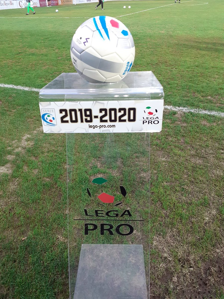 TernanaOfficial's tweet photo. VIBONESE-TERNANA, FINE PRIMO ⤵️
Parziale alla fine del primo tempo allo stadio "Luigi #Razza", #Vibonese in vantaggio grazie ad un rigore realizzato al 35' dall'attaccante argentino #Bubas (fallo di mano di Michele #Russo) ❤️💚
#Fere #Ternana #SerieC #VibTrn #NoiSiamoLaTernana https://t.co/SqHesx7kfd