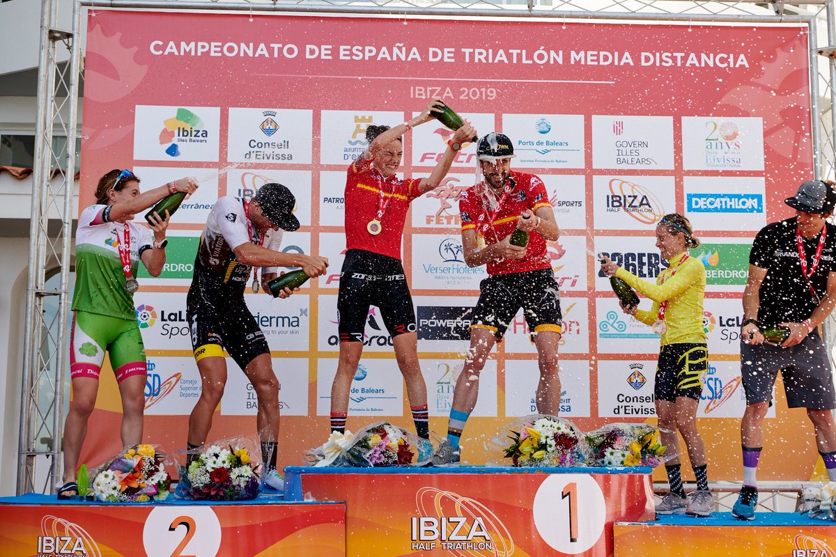 Helene Alberdi y Ander Okamika nuevos campeones de España de Triatlon Media Distancia 2019

👉 triatlonibiza.com/helene-alberdi…