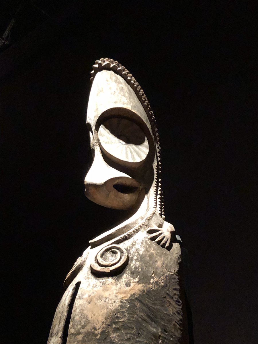 ケ・ブランリー美術館のアフリカの展示で、もしかしたら『進撃の巨人』の巨人の造形もこの辺から着想を得ていたりするのかな〜とか思うものも。ジョジョのスタンド（グレイトフルデッドとか）もアフリカの原始美術をオマージュしたりしてるし、いず… 