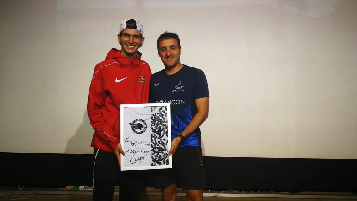 Samuel Gomez, atleta del Club en facebook:

Hoy he podido compartir con los runners de Tarancon nuestra experiencia en Kenia. 
Esperamos que para el próximo viaje se animen a la aventura 🇰🇪
Muchas gracias a todos los que han acudido! Nos vemos pronto 😊👍🏻