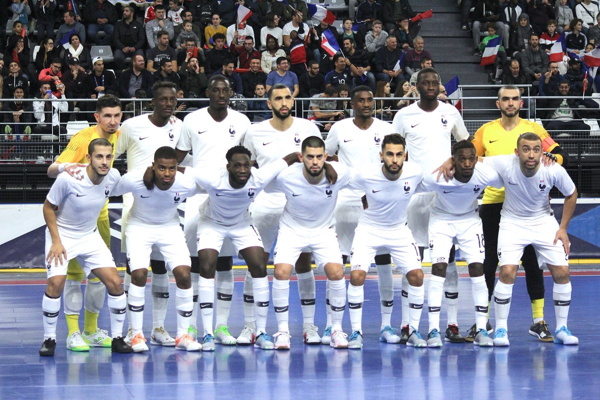 AM10Futsal's tweet photo. 🇷🇸 5-4 🇫🇷 Fier de mon équipe ! Au-delà de cette défaite, je tiens à remercier ce public extraordinaire qui nous a poussés jusqu'au bout. Une pensée particulière à ma famille et mes proches qui m'ont soutenu cette semaine !

📸 @samylns

#AM10 #Futsal #fiersdetrebleus https://t.co/OdwVUBm5Vr