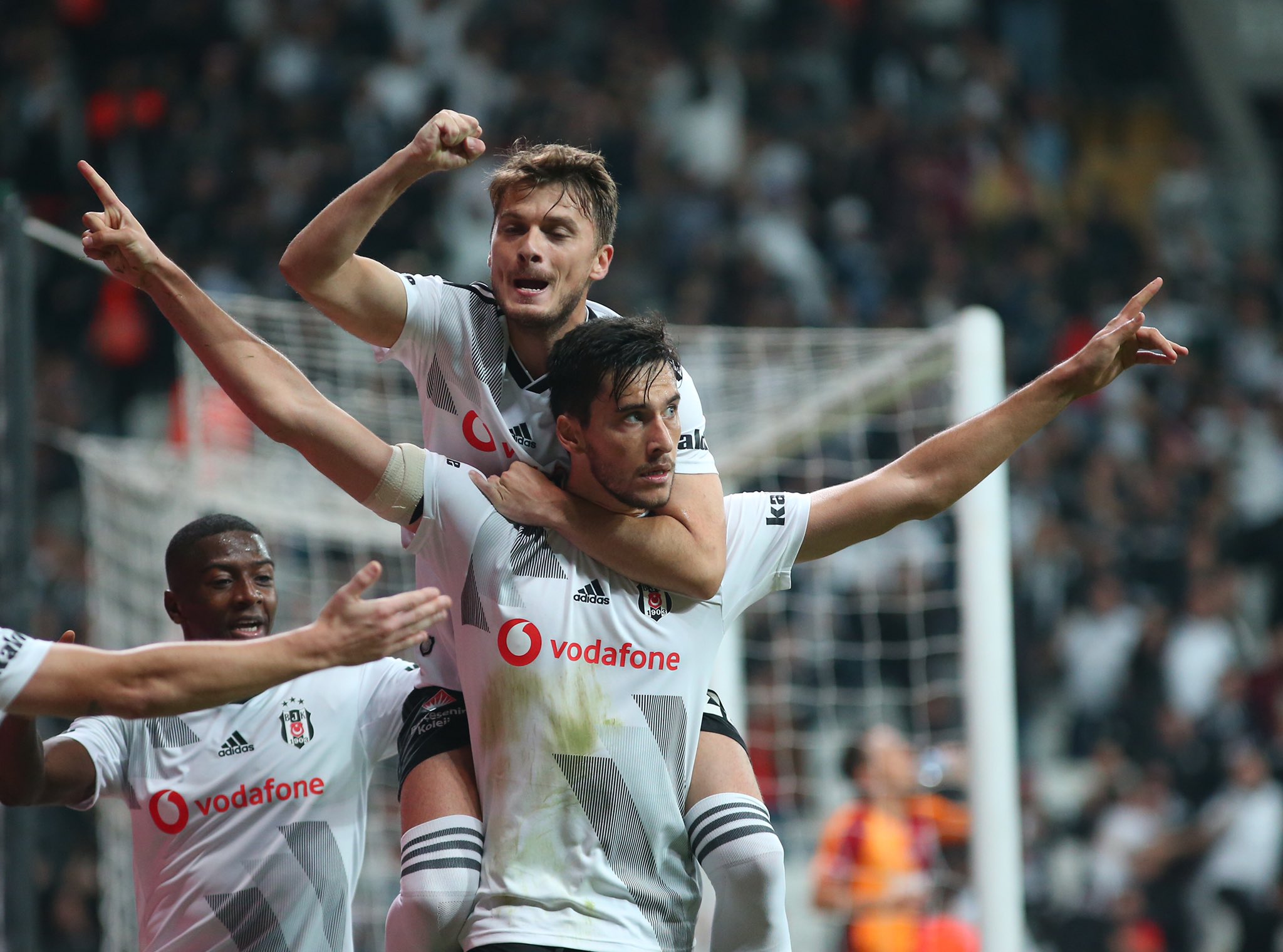 Beşiktaş JK on X: Beşiktaşımız, Süper Lig'in 9. haftasında Galatasaray  Spor Kulübünü 1-0 mağlup etti. 🔥💪🦅 #BJKvGS  / X