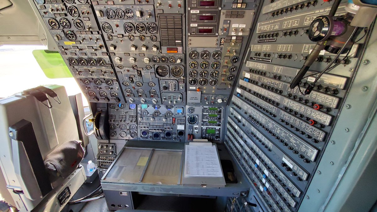 InlandK9SAR's tweet photo. Interior of T914
#AvGeek #aviation #fireaviation 
#KincadeFire 
#LeonFire https://t.co/a1xUjoW1yy