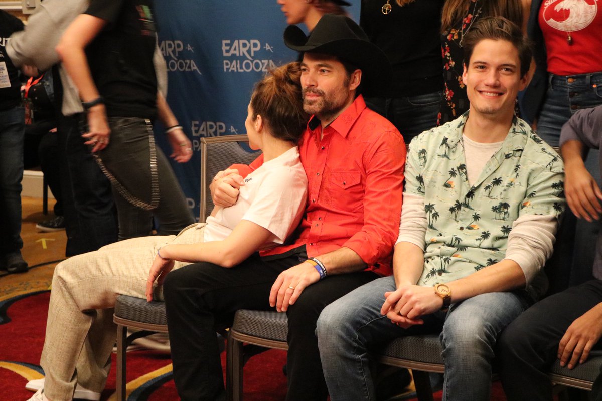 Ashkayk's tweet image. Some great BTS shots from the cast photo op @Earpapalooza 
#wynonnaearp #earpapalooza