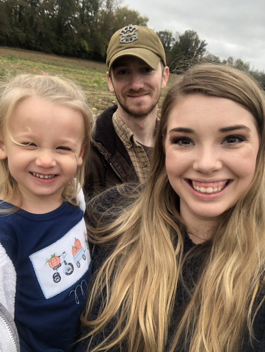 _tlc15's tweet photo. Pumpkin patch fun with my loves!! 🥰 https://t.co/FaTEySOJZX
