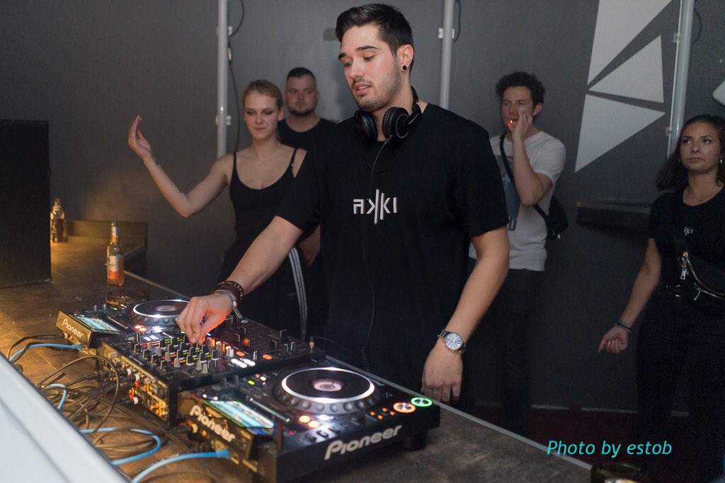 estob_NR's tweet photo. 2019-10-26 #AbfahrtMainz: #AbfahrtWürzburg goes #Roof175 , MZ 🎉 🎶🔊 💃 🕺 feat. #Akki #BenDust #Kivi & #MarkusSchneider 😎 https://t.co/KmpxjgtwUa