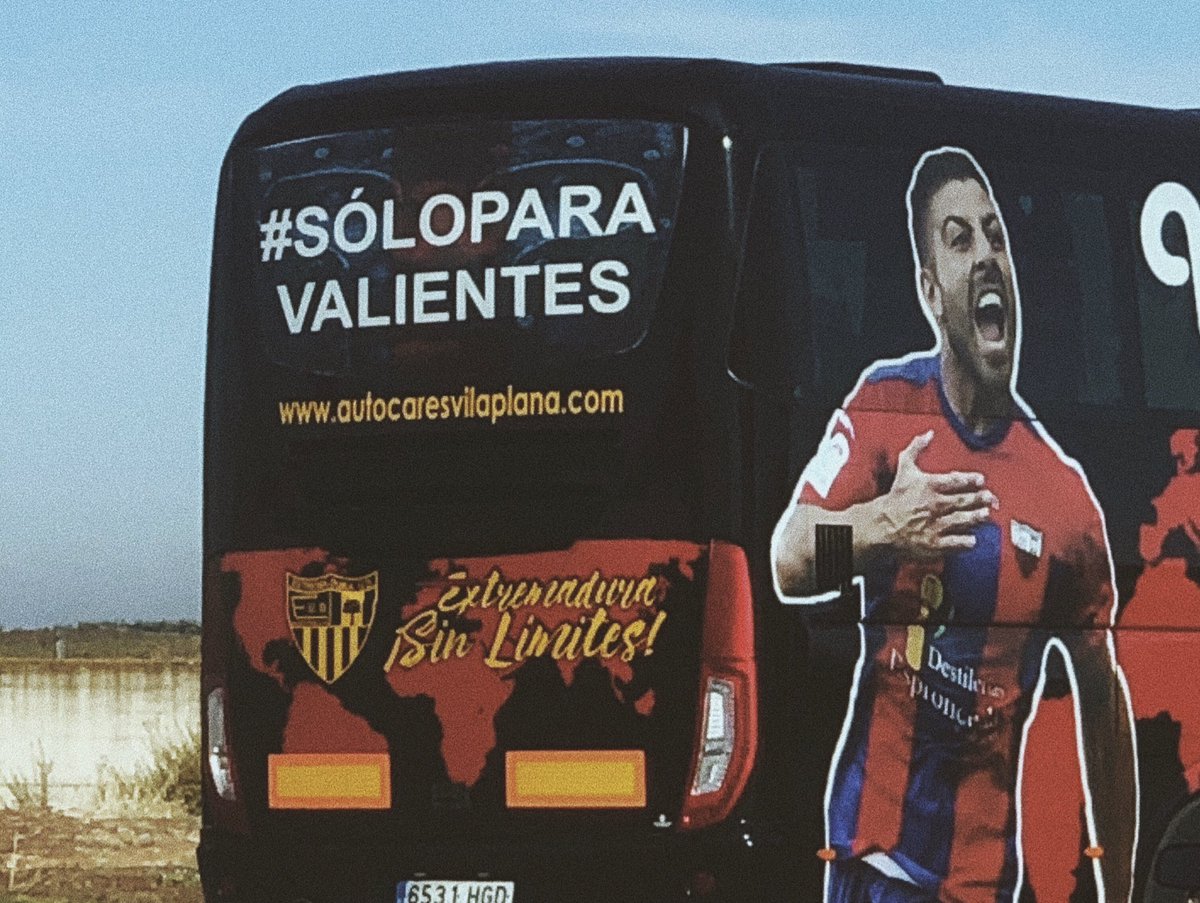 La expedición azulgrana ya pone rumbo a Almendralejo. 
¡Buen viaje, valientes! 

Se gana o se aprende, y hoy aprendimos 🦁⚔️
#VamosNosotros 🔵🔴