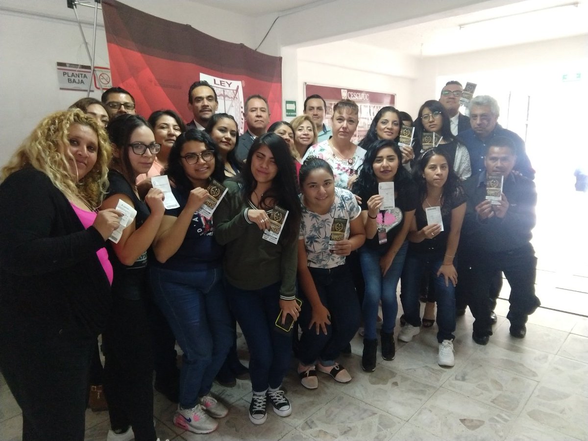 IBSTorres's tweet photo. Alumnos de las carreras de Derecho y Criminalística preparados con sus boletos en mano para el 3er. Congreso Iberoamericano en Dogmática Penal y Proceso Penal Acusatorio #orgullosamentecescijuc https://t.co/rWnblwW5z8