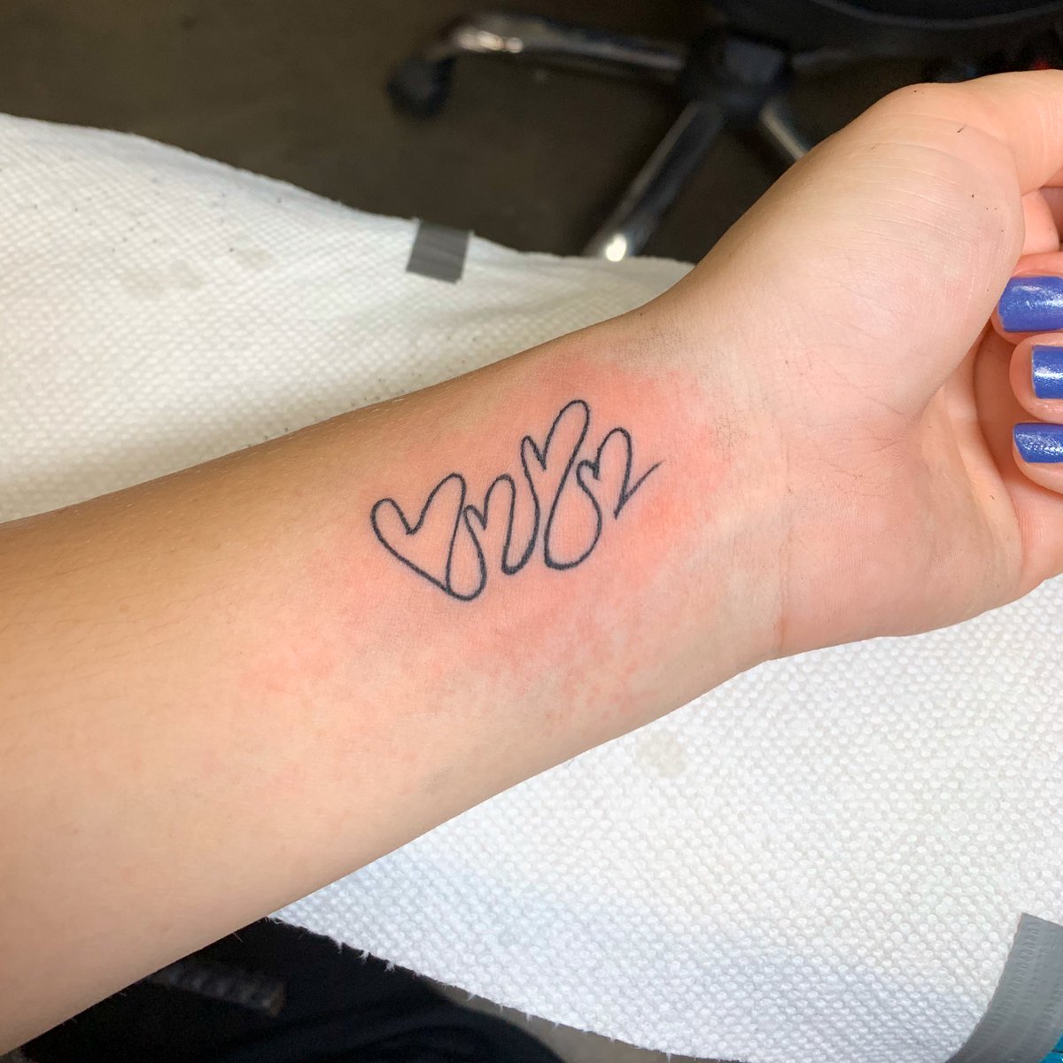 hunysuh's tweet photo. when i met taeyong, i told him that i loved him so much that i was gonna get a tattoo of whatever he drew on my album. i told him that he and his music saved my life and he told me that i make his heart beat, so he drew this and said “get this ok?” SO I DID! i love you tyongie <3 https://t.co/RMsQYsj8bI