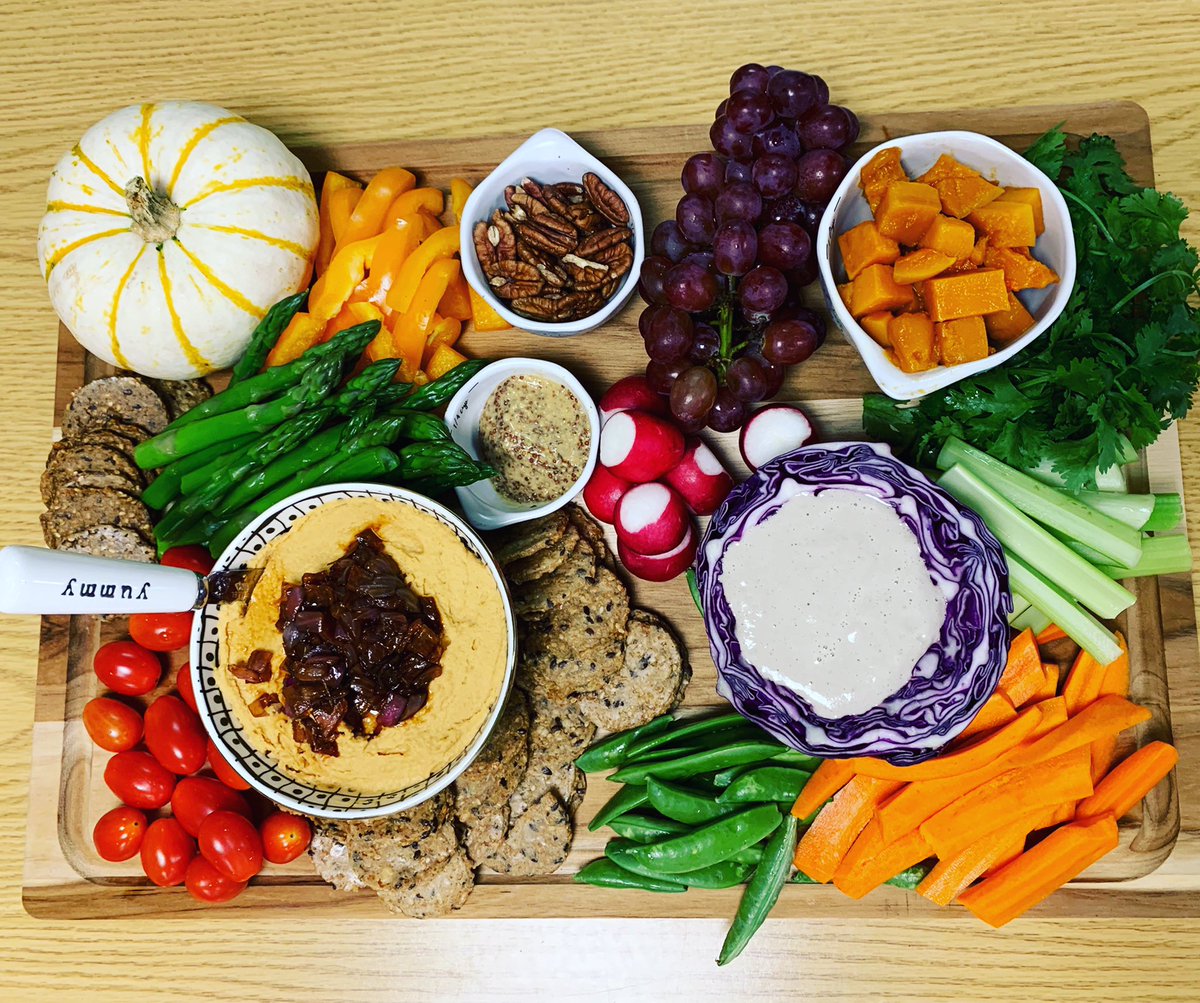 YourPBJourney's tweet photo. Holiday crudité boards with hummus and vinaigrette dipping sauces are a great way yo get those you love yo eat more vegetables. The visual appeal is a big selling point. #plantpowered #crudités #cruditeplatter #cruditèboard #wfpbrecipes #wfpbnooil #holidayplatters https://t.co/2RlWkQWwhd