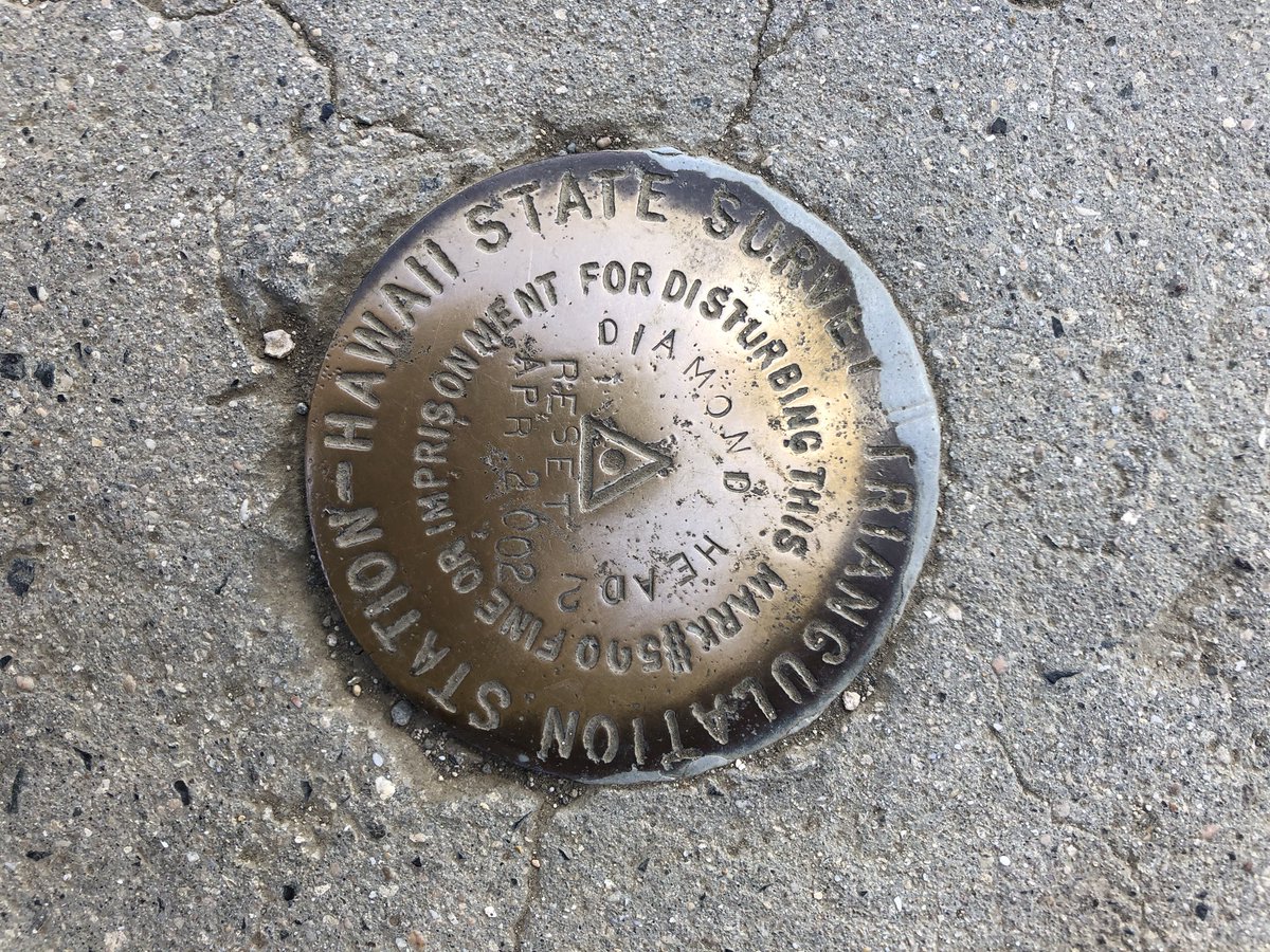 robinizard's tweet image. Made a trip to diamond head, the military base inside of an extinct volcano. Much of the base is no longer in use but the WW2 hilltop bunkers make for a great lookout over Waikiki.