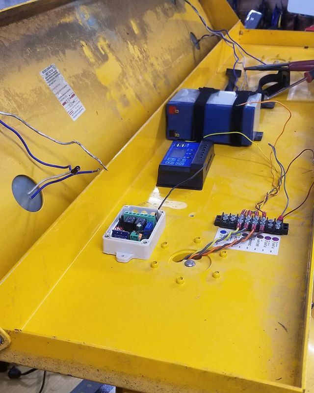 carlfugate's tweet image. Waiting on some diodes for the solar panels but circuit is all laid out and ready to be wired! #rangesafety ift.tt/344oCNw