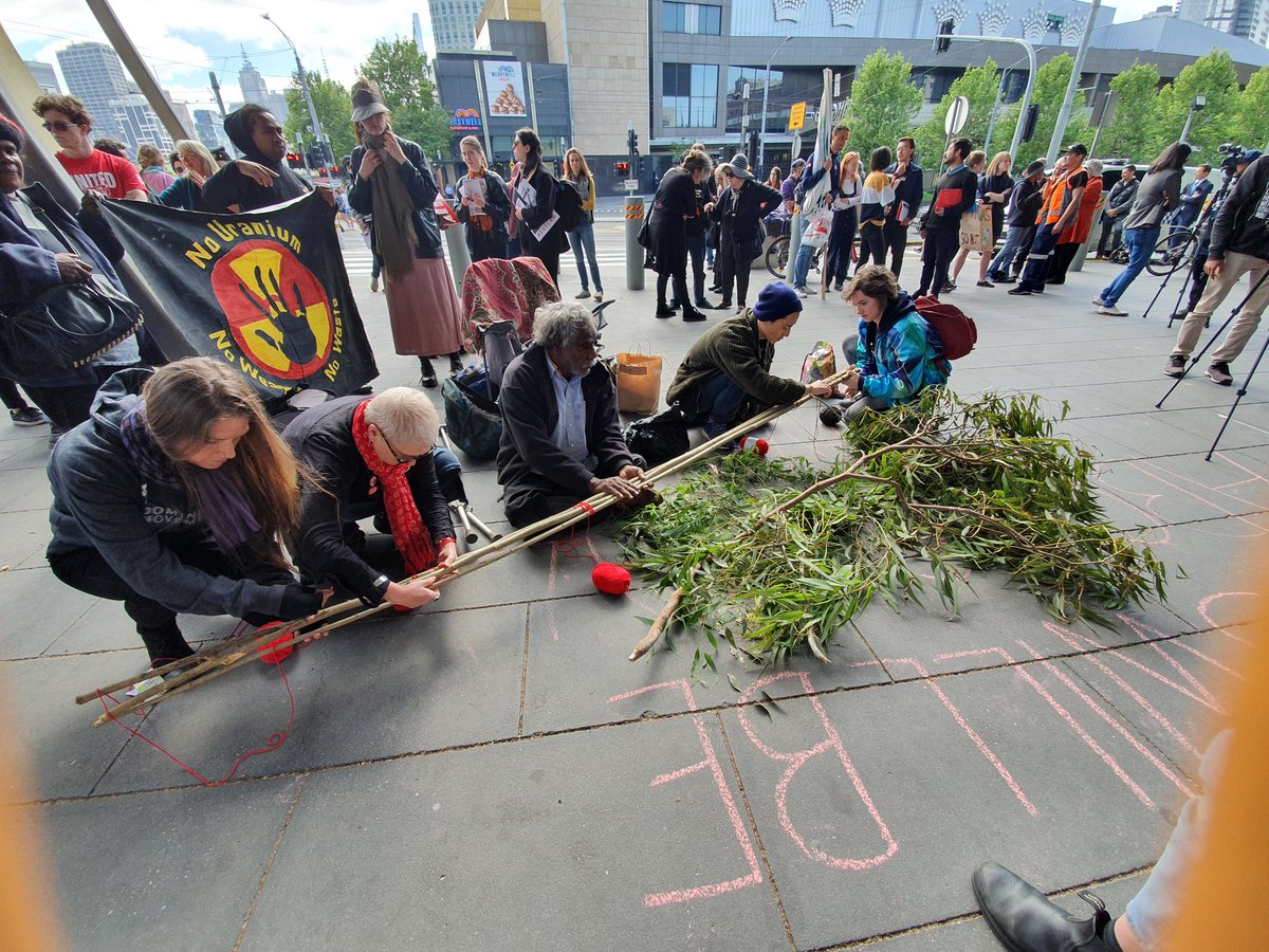 FLACCoal's tweet image. #BlockadeIMARC
at Melbourne Convention and Exhibition centre. 
Rain dreaming by Ned  Jampijinpa Hargrave of the  Yuendumu community. 
#NoFracking