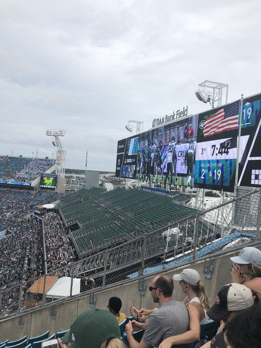 pilot_ref's tweet image. Getting ready for @GatorsFB vs. @GeorgiaFootball on Saturday @EmptySeatsPics