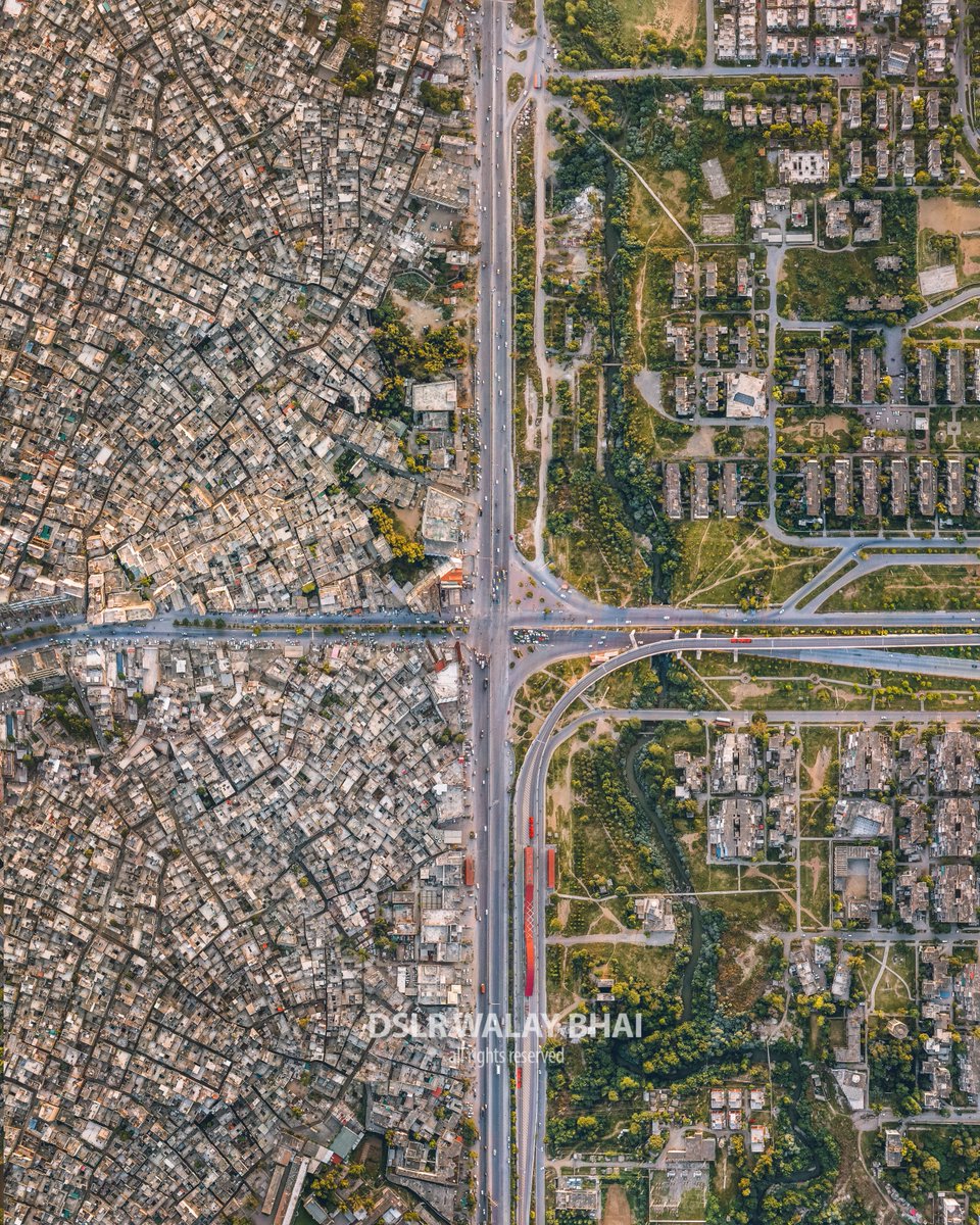 DslrWalayBhai's tweet photo. Took this photo to show the contrast between Rawalpindi and Islamabad.
#Rawalpindi #Islamabad #Pakistan https://t.co/rZjDyWaK1q