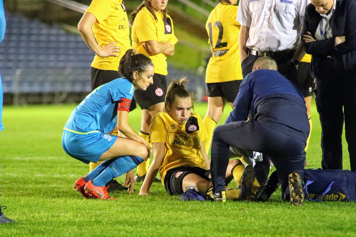 Always on call. Nurse Kaka helping out during the @dlrwaves Vs @shelsfc game 🤒😉😊  @Catherine_91x  #alwaysoncall 🤕
