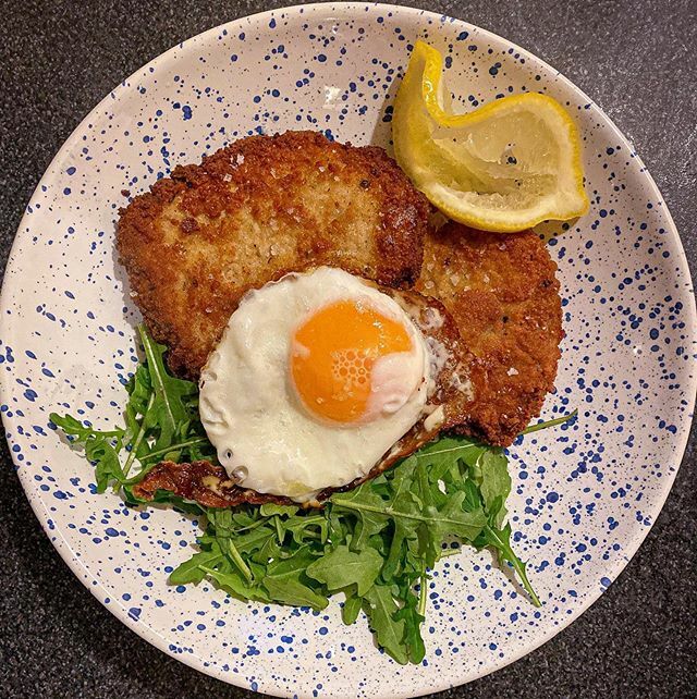 TimPatten2's tweet image. Pork Schnitzel - a German 🇩🇪 classic and comfort food! Typically served with either rocket, potato salad, pickled beets or a crispy fried egg
.
Many variations on this can be found, may it be chicken, beef or veal. The meat is pound down to 1cm thick the… ift.tt/2BJq0cn