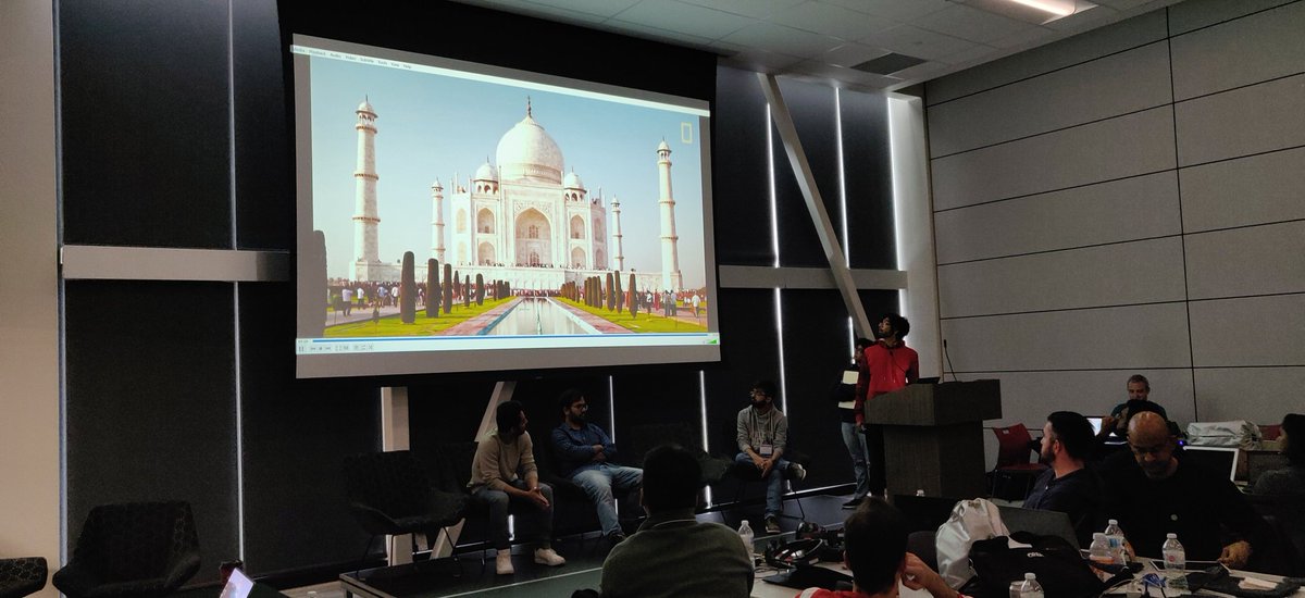 elbruno's tweet photo. 1st half of presentations are done at the #hack4heritage in Kingston
Ideas and teams are rocking the stage!
(including the @AvanadeInc team!)
#kingstonhackathon #madewithunity https://t.co/8szuG4WIvm