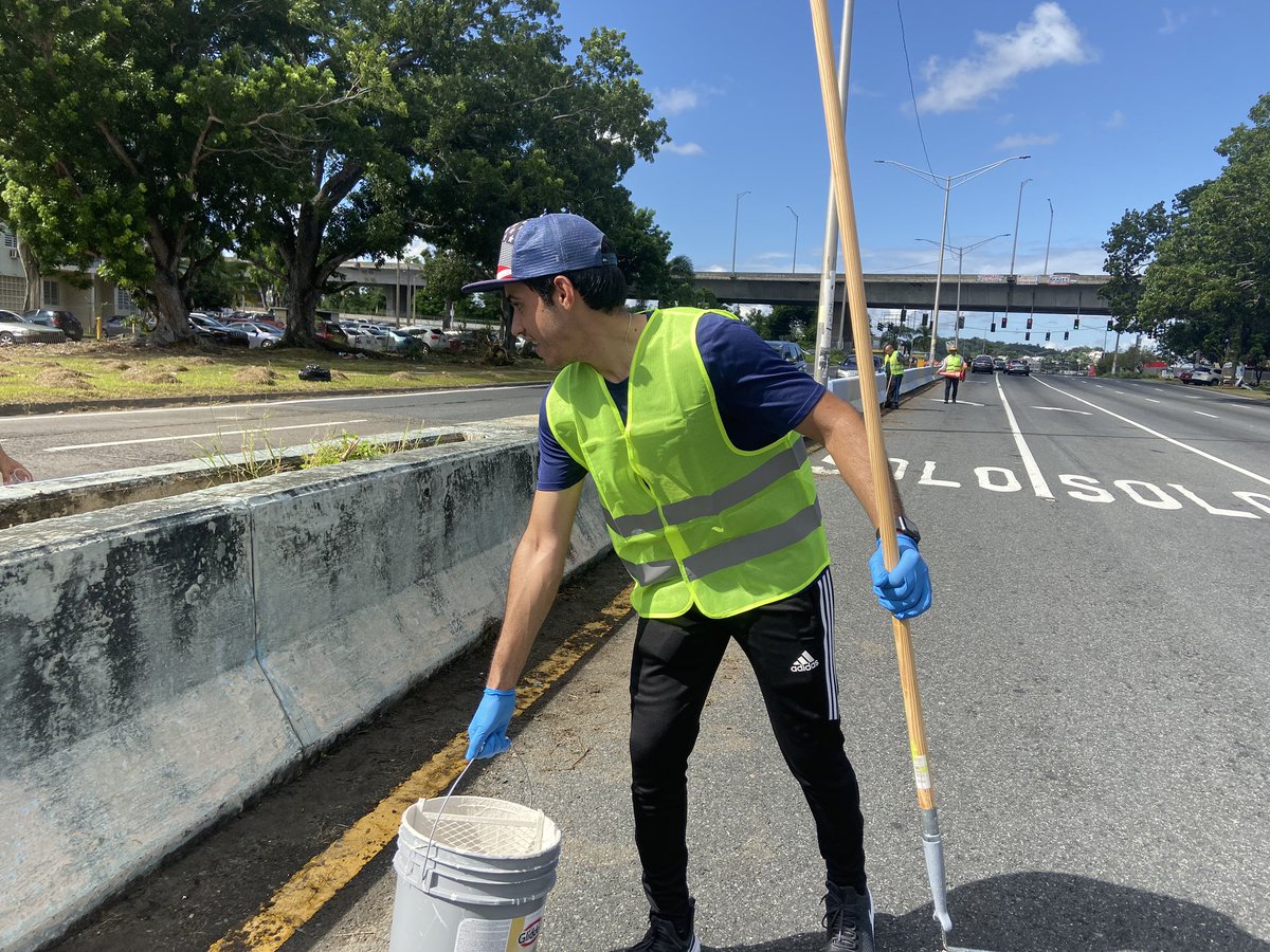 juanoscar51's tweet photo. Esta es la primera fase de, próximamente continuaremos limpiando las áreas verdes. También se volverá a llevar ayudas y servicios para las personas que pernoctan bajo los elevados.¡Gracias a todos los que se unieron a esta iniciativa! 
#Distrito3 https://t.co/2l672Mkhw0