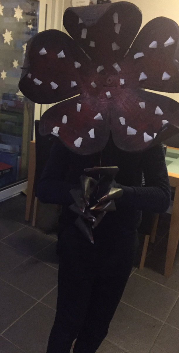 rclaydonsmith's tweet photo. Weeks of hard work has finally paid off, I’m now the proud mum of a demagorgan! @Mark_CIaydon_Sm fantastic Halloween outfit! #StrangerThings https://t.co/XYYpeXvbi6