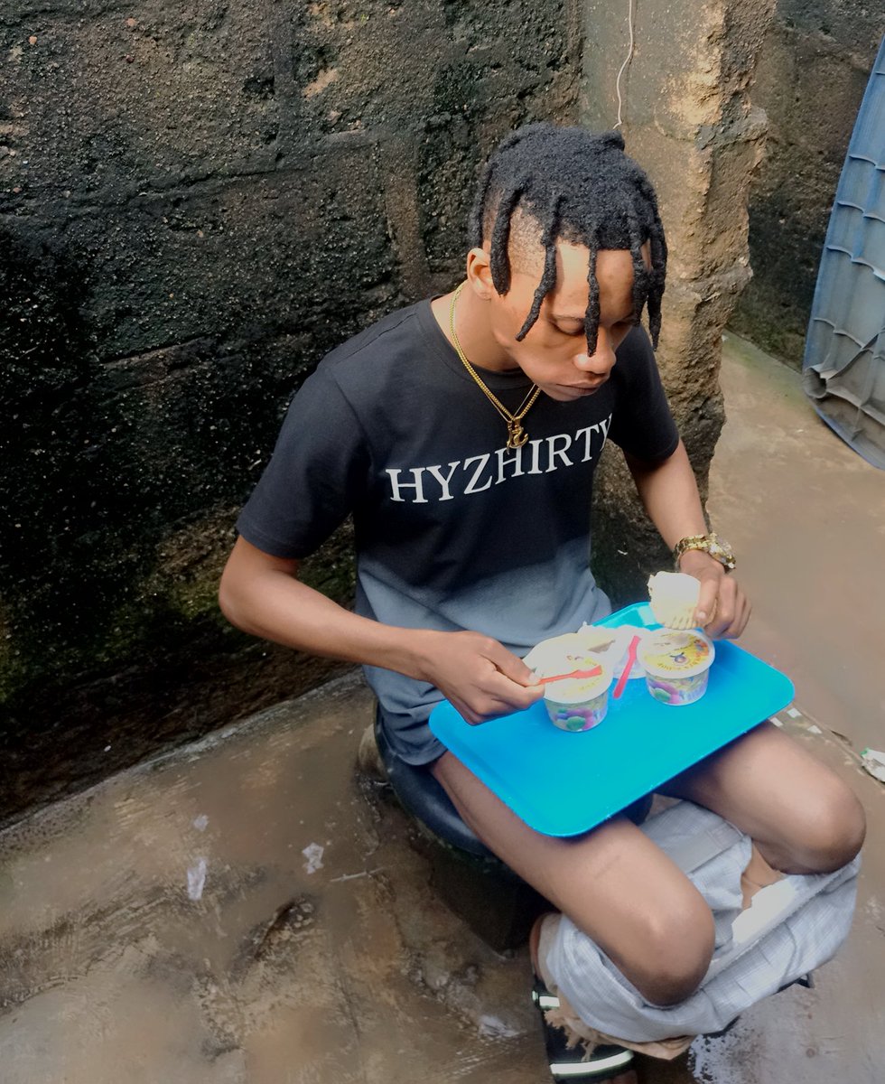 DJTWIST222's tweet photo. Skiibi this my toilet get as he be ooo @tundeednut @isokoboy12 @davidoofficial @bnaira01 @poshhills @lincon_11 @y.t.p__ @mpugeneral @litvybez #finestdjs #finestdjs #dazhowstardo #nevertobecaughtunfreshchallenge #nevertobecaughtunfresh #nevertobecaughtunfresh💧💧😍😍 https://t.co/OjRu8oTEhR