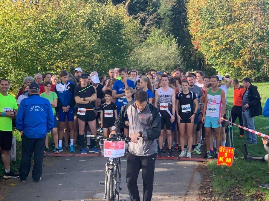 Sonja Vernikov holt sich den Sieg beim Herbstlauf in Porz! 🔥👏 #lazpuma #siegburg #porz #köln #Leichtathletik #trackandfield #running 
laz-sport.de/news/1/529919/…