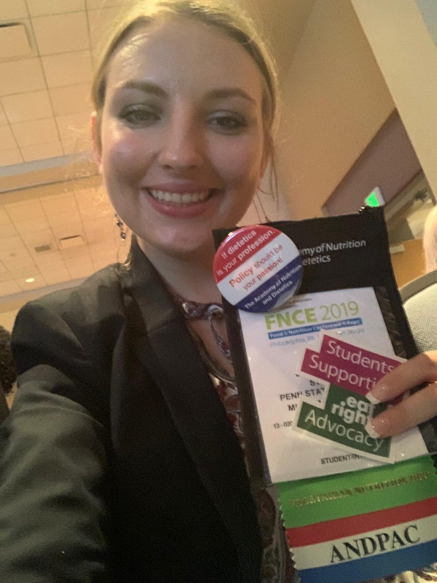 one_sharp_vegan's tweet photo. Excited to be an offical student supporter for #ANDPAC ! Great to see nutrition professionals involved in policy 🤝 #Students4eatrightAdvocacy #WeAreFNCE2019 #FNCE https://t.co/9cc4UXVrRd