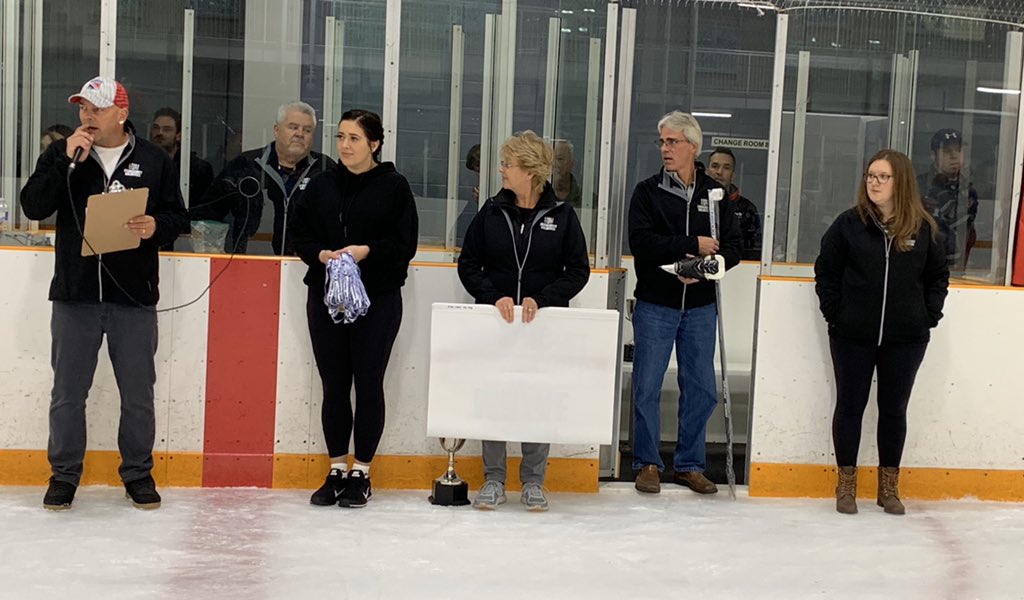 KMHA_All's tweet photo. Special Thank You to the Graham Family for helping us celebrate championship wins at the Oktoberfest Tournament today, handing out medals to our championship teams. #appreciation #tomgraham #oktoberfesttourney #atomhockey https://t.co/jaXzeyrCMm