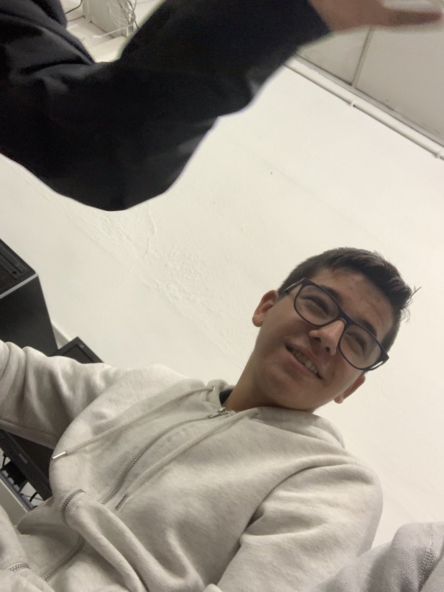 27-10-2019 está dia nunca será esquecido .
Não merecias isto , com 16 anos deixaste nos espero que estejas a olhar por mim dai de cima e tudo o que não viveste vou viver por ti , sexta feira tavas comigo hoje já não tas mais entre nós como a vida muda num piscar de olhos , todos*