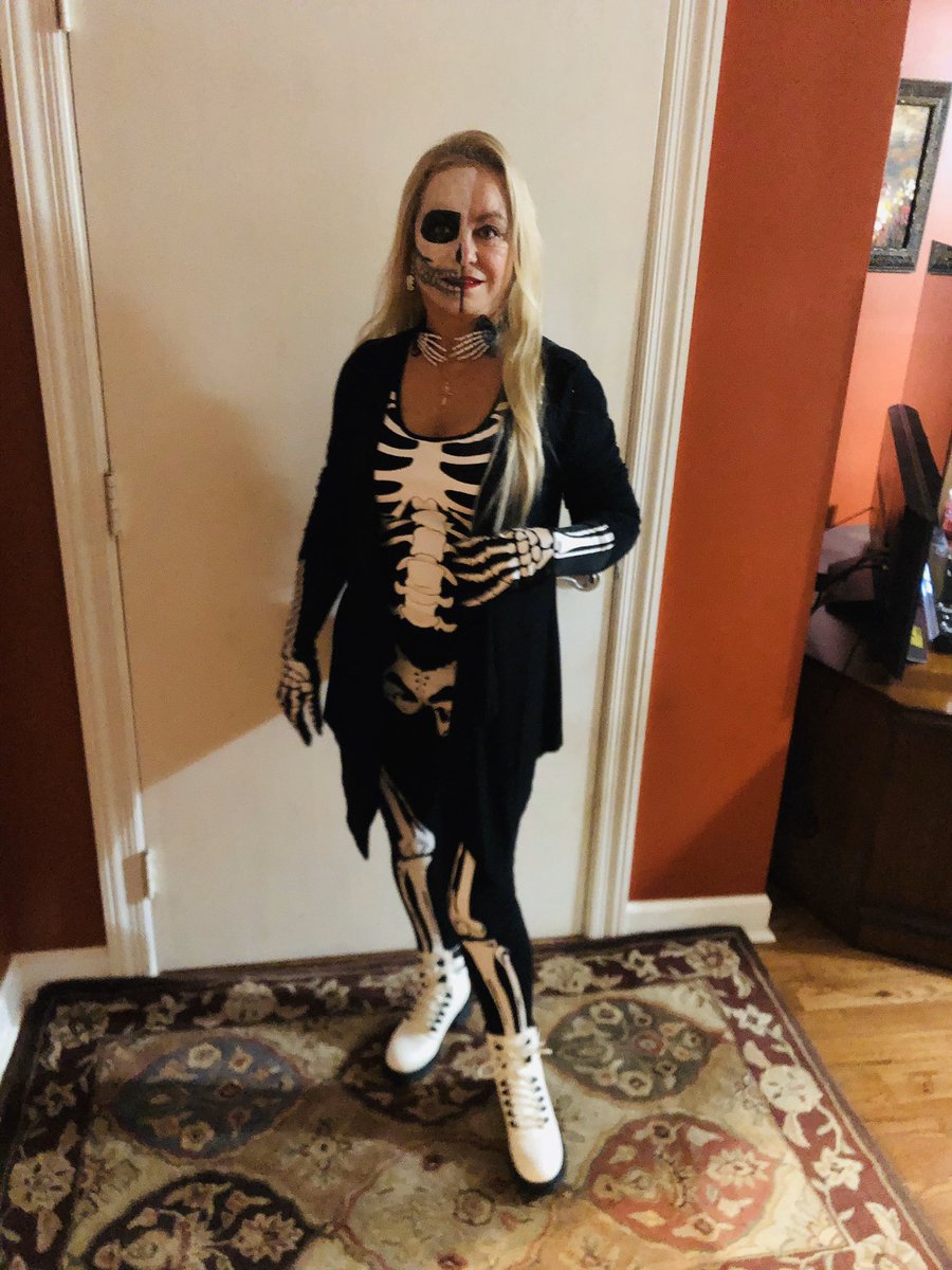 GObabb's tweet image. Happy 🎃 Halloween!! Me... 🎼”I’m just digging up bones”