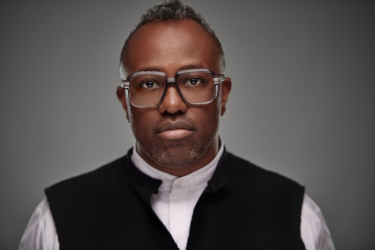WomenInTheArts's tweet photo. .@SheldonScott1 is director of culture at #EatonDC, founder of #ProjectUnlearn, and an artist. At #EatonDC, he is responsible for programming and partnerships. His art explores race, sexuality and economics, and challenges Black male supernaturality. #FreshTalk4Change https://t.co/AIa2Pe9ULP