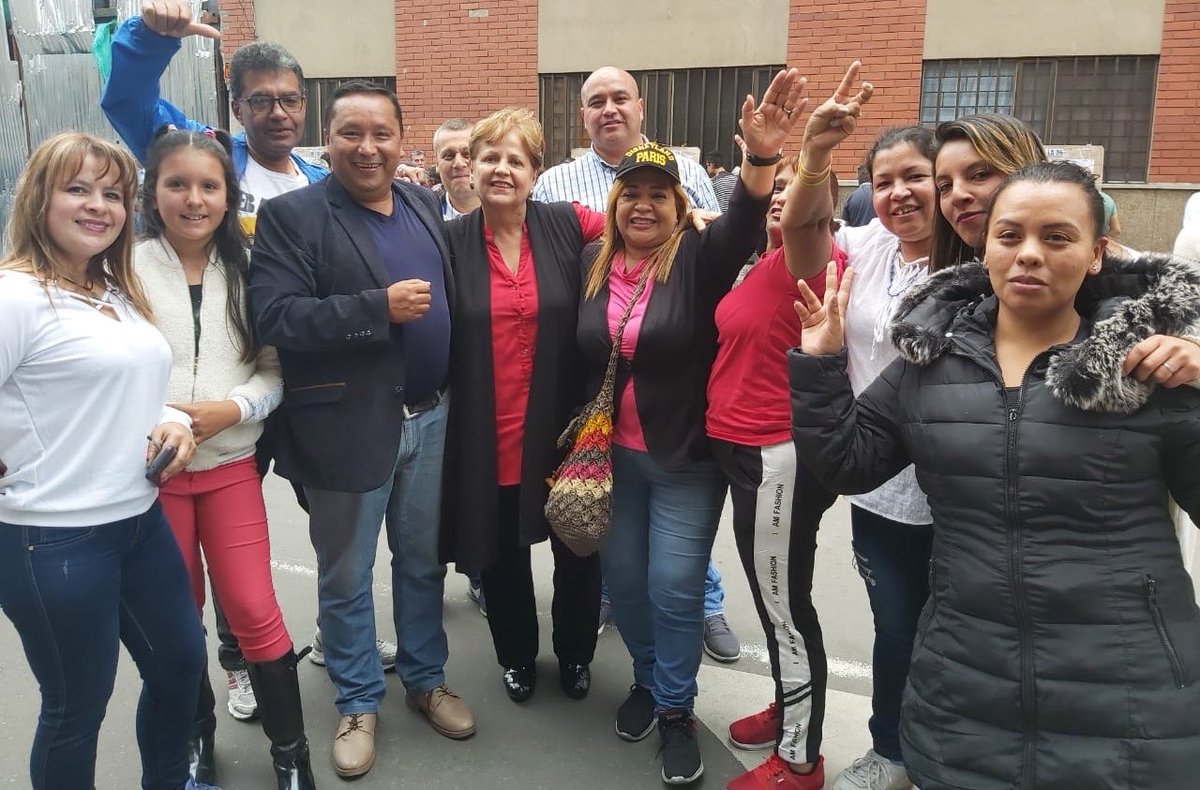 VargasSilvaMV's tweet photo. #Hoy es el día en el que veremos el resultado del maravilloso trabajo que hicimos en campaña ✍️. Estamos a menos de una hora para que se cierren las votaciones 🏃‍♀️🏃‍♂️🗳. Construyamos juntos democracia!! 
#VerdadElecciones2019 
#VotoChallenge #Elecciones2019 #FelizDomingo https://t.co/GOJHH8R8mi